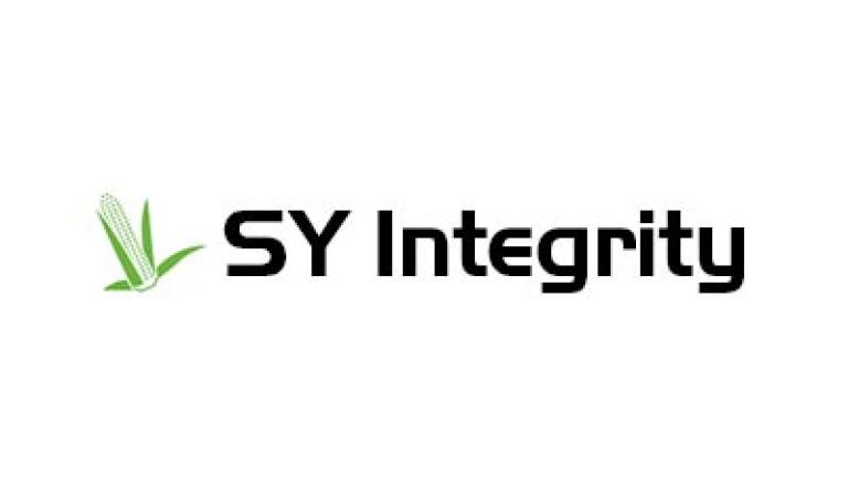 Logo SY Integrity cu simbol verde stilizat în stânga pe fundal alb